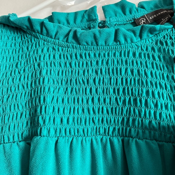 Ladies teal beautiful top for sale! New with tags! - Picture 4 of 5